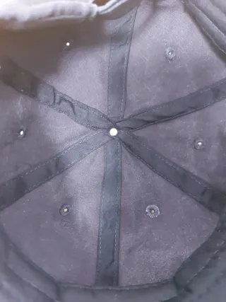 Cappellino blu in tessuto