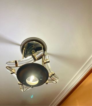 5 lámparas techo y pared.