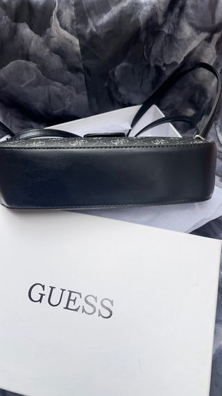 Bolso Guess Negro/Gris Monogram