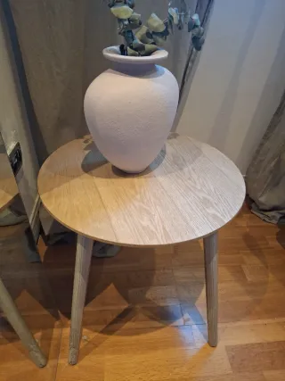 Mesa auxiliar redonda de madera