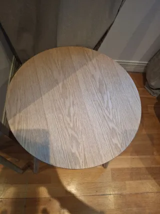 Mesa auxiliar redonda de madera