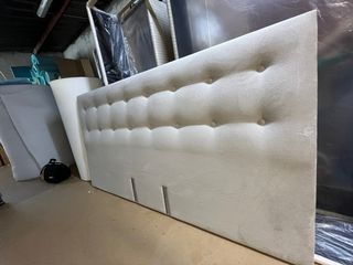 Cabecero capitoné beige en tela terciopelo gris