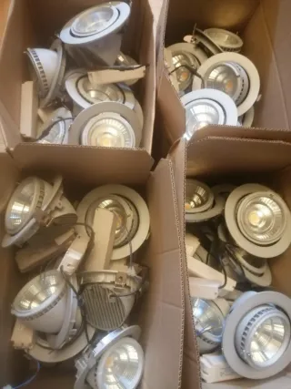 Foco LED Plata y Blanco.