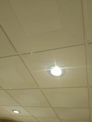 Foco LED Plata y Blanco.