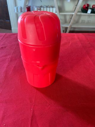 Spremiagrumi in plastica rosso