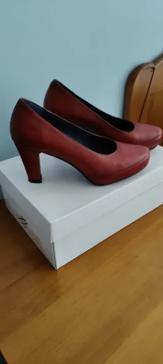Zapatos de tacón rojos