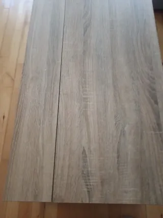 Mesa centro madera y negra.Falta tablilla delanter