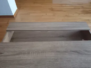 Mesa centro madera y negra.Falta tablilla delanter