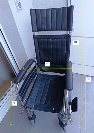 Silla de ruedas negra