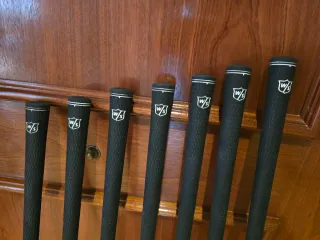 Juego hierros Wilson D9 7 palos (5 al GW) + bolsa.