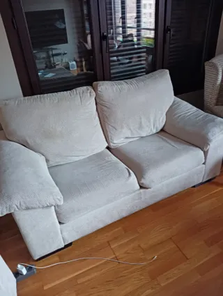 Sofá de 2 plazas en tela beige