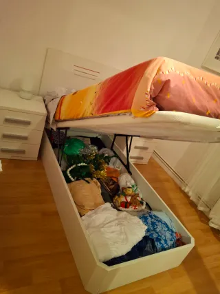 Cama completa con canapé, colchón y mesita