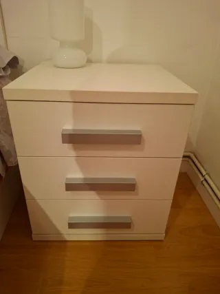 Cama completa con canapé, colchón y mesita