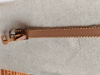 Cinturón de piel marrón