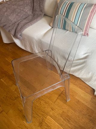 Silla de metraquilato transparente
