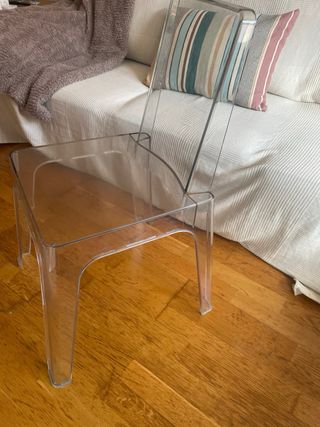 Silla de metraquilato transparente