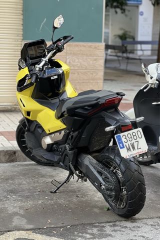 Honda XADV 750 Amarilla 9.000km