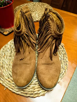 Botines marrones con flecos