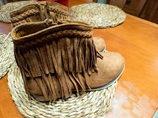 Botines marrones con flecos