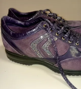 Sneakers donna marcate Geox colore lilla.
