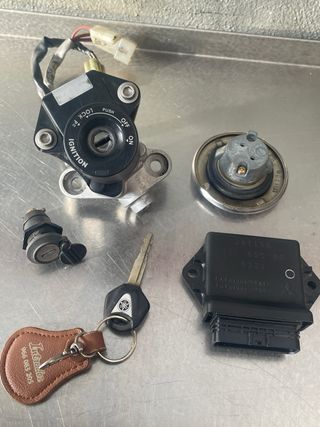 Centralita y bombines Yamaha Dragstar 650 2005