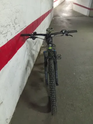 Bici Montaña Eléctrica Cube 500Wh