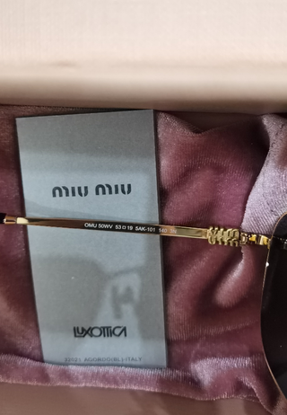 Gafas de sol Miu Miu doradas Como nuevas