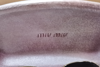 Gafas de sol Miu Miu doradas Como nuevas
