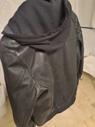 Chaqueta Cuero Springfield Negra Capucha