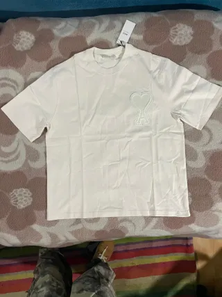 Camiseta Ami Paris Blanca Logo Corazón