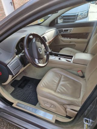 Jaguar XF Luxury 3000D V6p