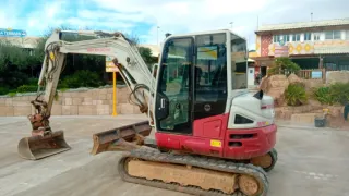 Retroexcavadora Takeuchi TB260 (2016)