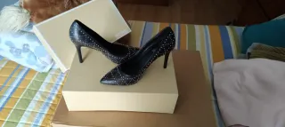 Zapatos Michael Kors Negros con Tachuelas Doradas