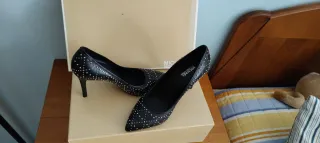 Zapatos Michael Kors Negros con Tachuelas Doradas