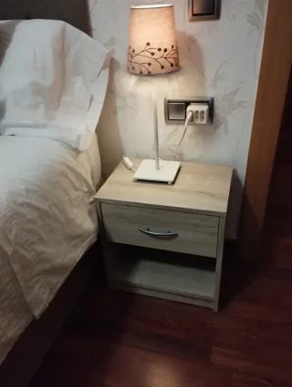 Mesitas de noche de madera color roble cambrian