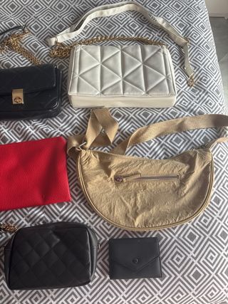 Lote de 8 bolsos variados.