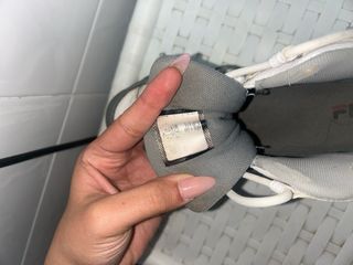 Tenis Fila Blancos y Grises