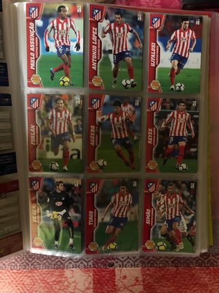 Álbum cromos 405 cartas fútbol + 30 cartas Pokémon