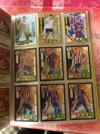 Álbum cromos 405 cartas fútbol + 30 cartas Pokémon