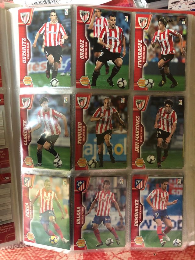 Álbum cromos 405 cartas fútbol + 30 cartas Pokémon