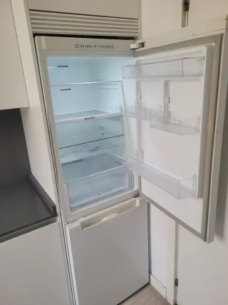 Nevera Samsung Blanca. Se recoge en Madrid.