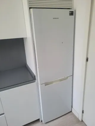 Nevera Samsung Blanca. Se recoge en Madrid.