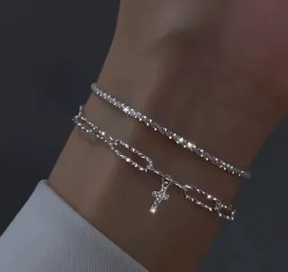 Pulsera de plata con colgante de cruz