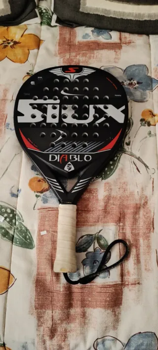 8 Palas de Pádel Variadas