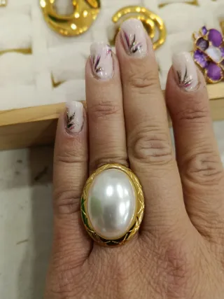 Anillos dorados y azul