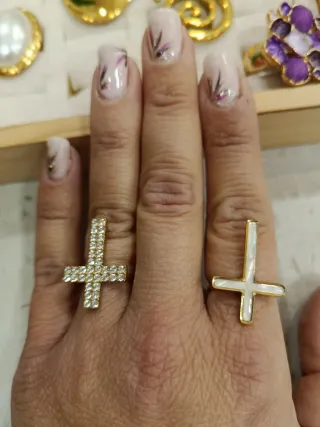 Anillos dorados y azul