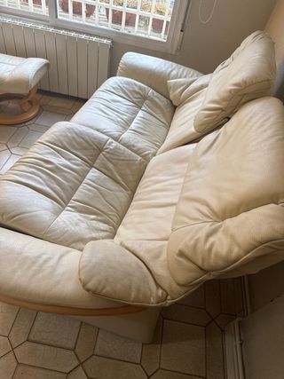Sofá 2 plazas cuero beige reclinable