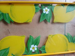 Vassoio in vetro con limoni