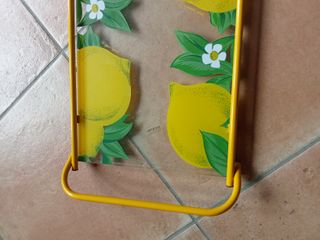 Vassoio in vetro con limoni