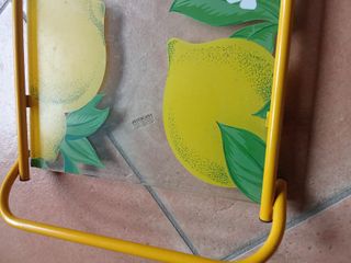 Vassoio in vetro con limoni